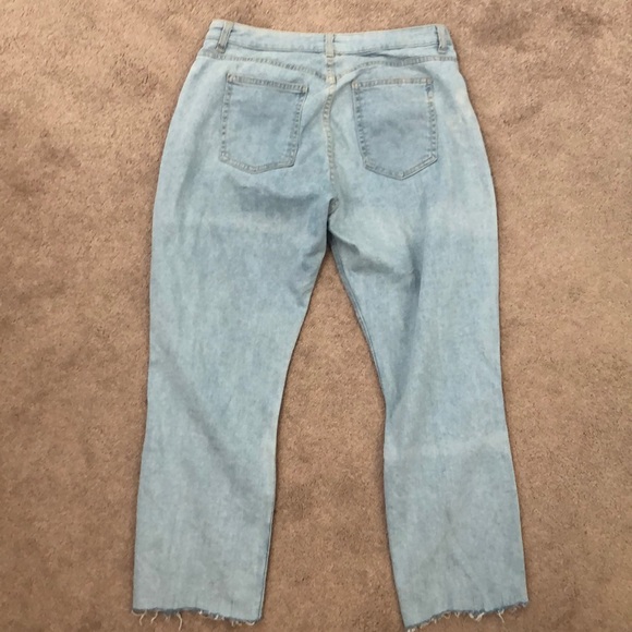 American Apparel Cropped Light Wash Mom Jeans - Picture 4 of 8